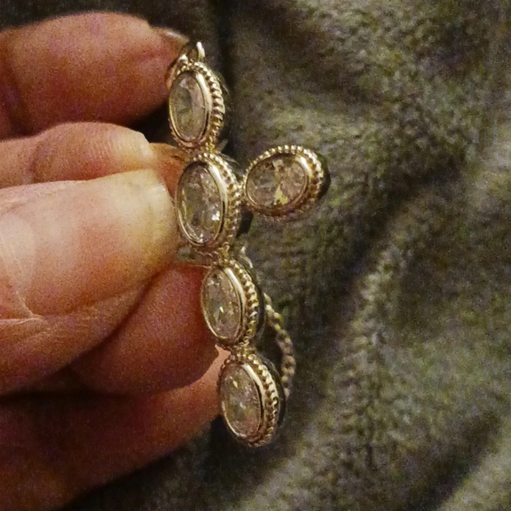 Beautiful! Bella Luce,bezel set,925 Solid,cross W/chain - Picture 7 of 8